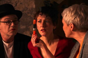 Andreas Unglaub, Oda Pretzschner, Anna-Silke Röder in "One-Way-Ticket zum Mond" | © Schlosstheater Augustusburg